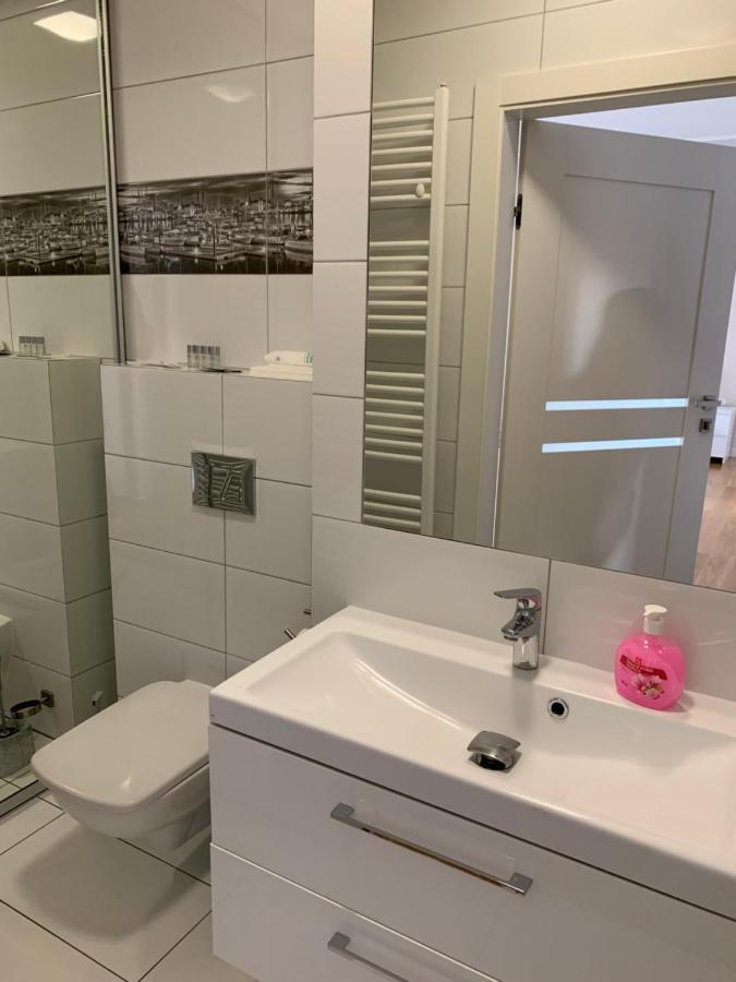 Apartamenty Centrum Nad Motlawa Z Widokiem Na Patio Z Balkonem Gdansk Ngoại thất bức ảnh