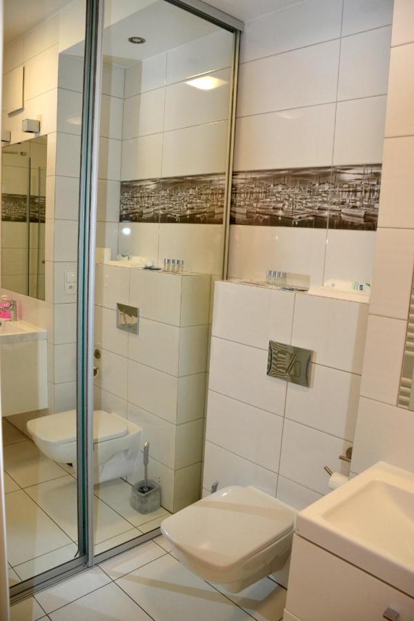 Apartamenty Centrum Nad Motlawa Z Widokiem Na Patio Z Balkonem Gdansk Ngoại thất bức ảnh
