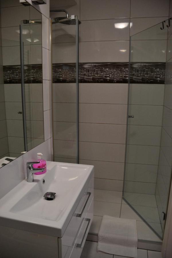 Apartamenty Centrum Nad Motlawa Z Widokiem Na Patio Z Balkonem Gdansk Ngoại thất bức ảnh